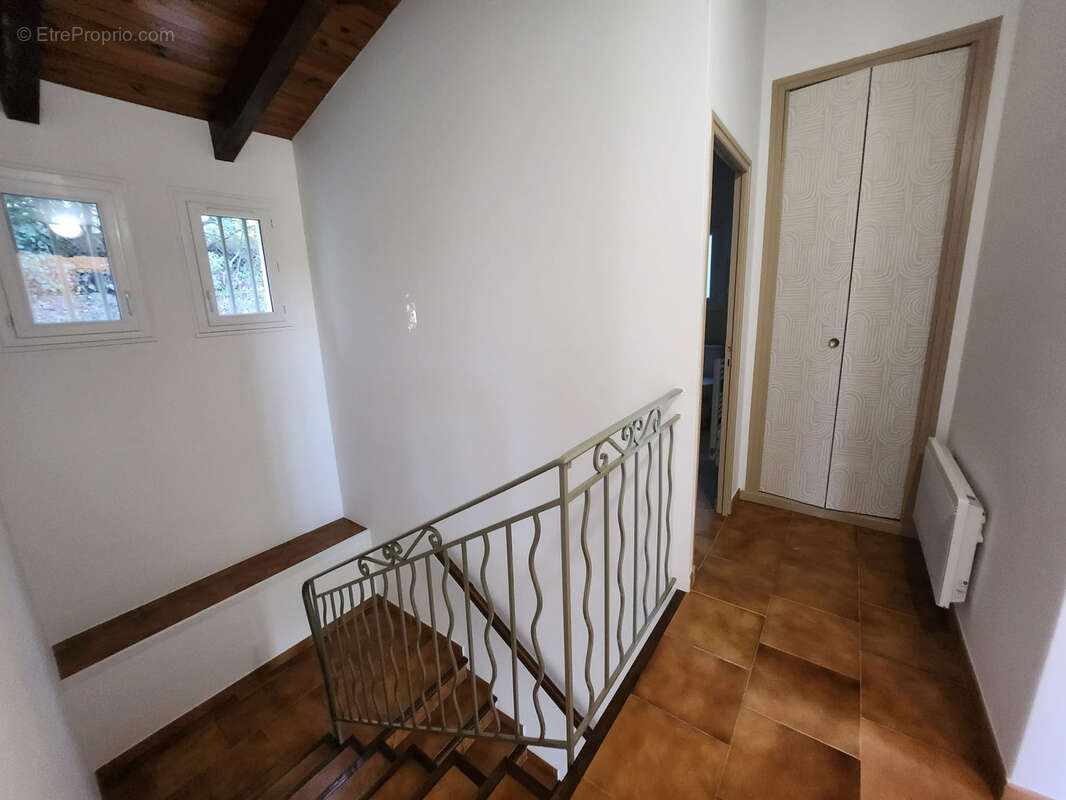 Maison à MONTAREN-ET-SAINT-MEDIERS