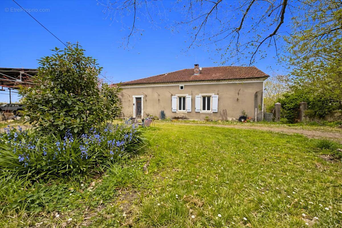 Maison à LAUJUZAN