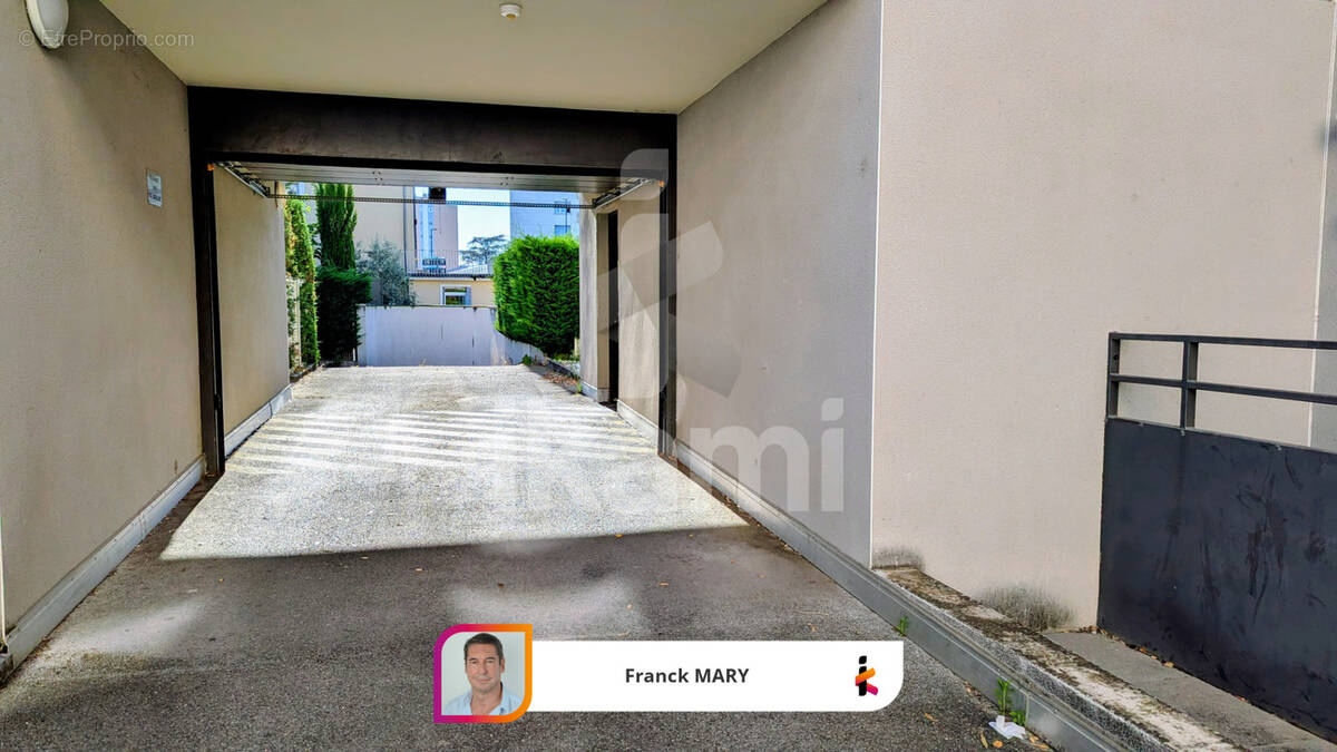 Parking à ROMANS-SUR-ISERE