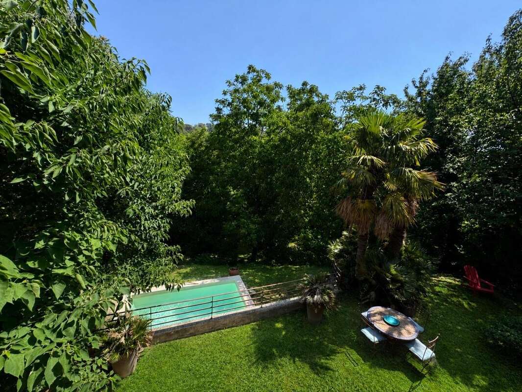 Maison 135 m² à Saint-Martin-De-La-Brasque  - photo 2