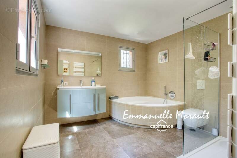 Maison à BAGNOLS-EN-FORET