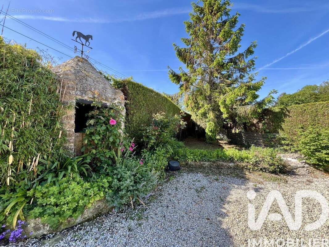 Maison 144 m² à Asnieres-En-Bessin  - photo 2