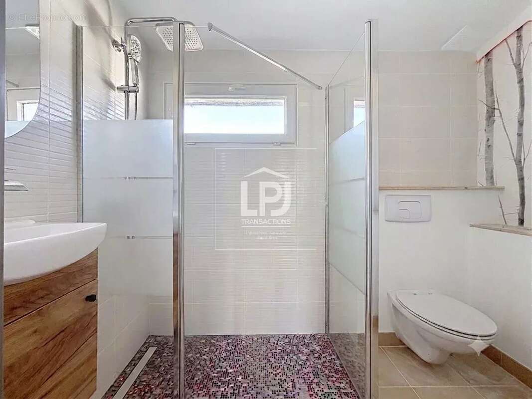 Maison familiale T4 entièrement rénovée au cœur d'Auterive – 110 m² – Jardin, terrasse et stationnements - photo 5