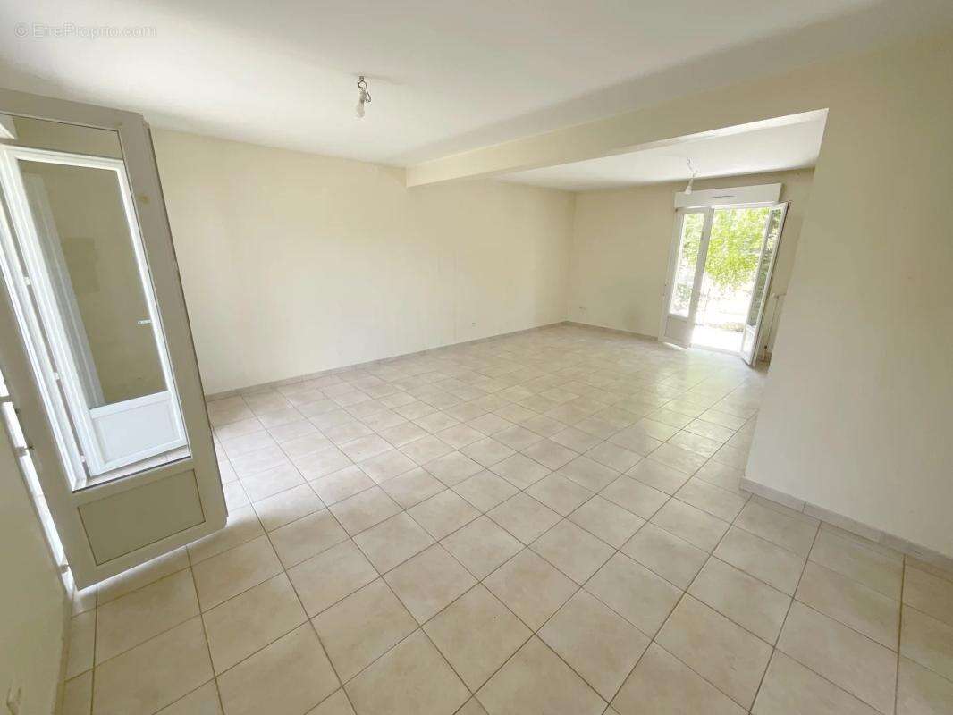 Maison à SAINT-JULIEN-LES-VILLAS