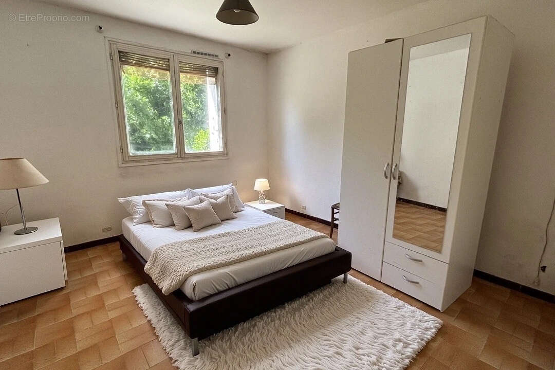 Maison à MONTELEGER