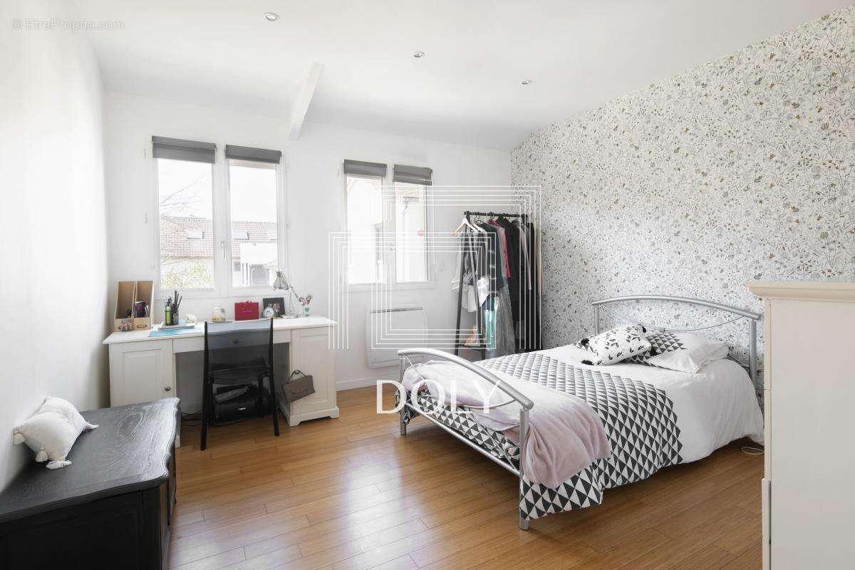 Maison à COURBEVOIE