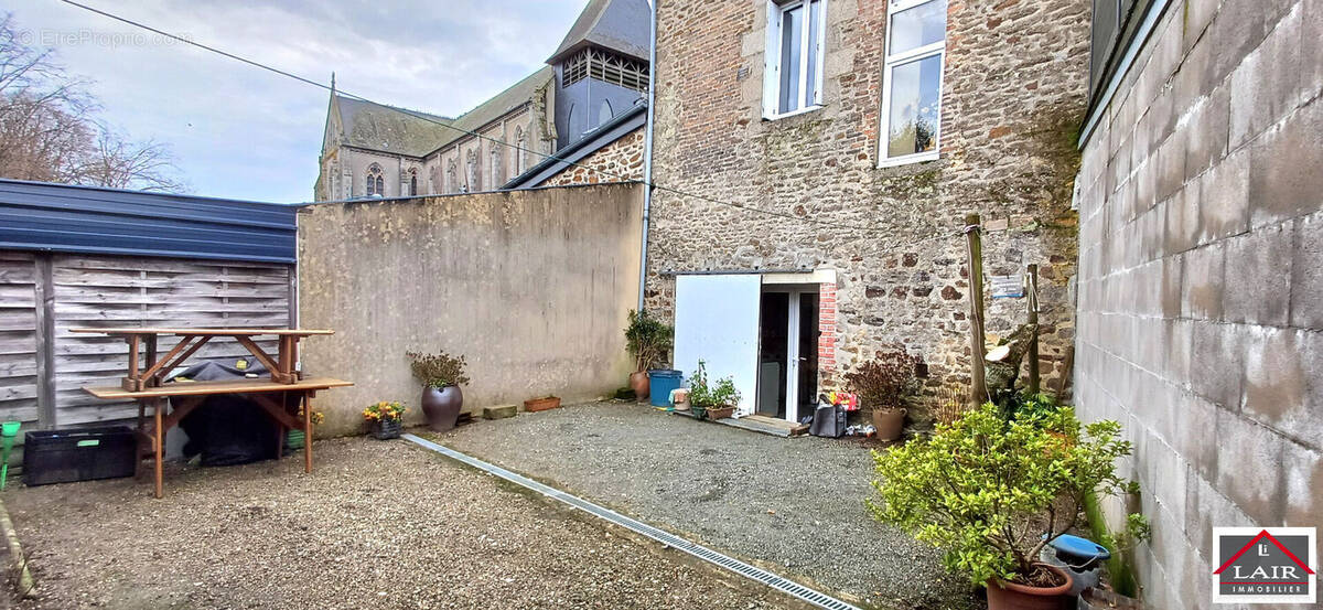 Maison à VILLAINES-LA-JUHEL