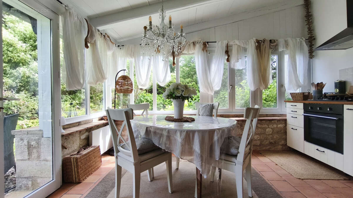 Maison à CASTELNAU-MONTRATIER