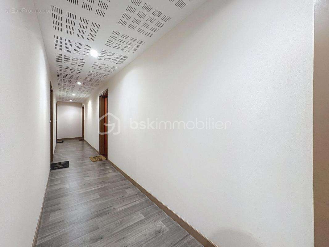 Appartement à THIVERVAL-GRIGNON