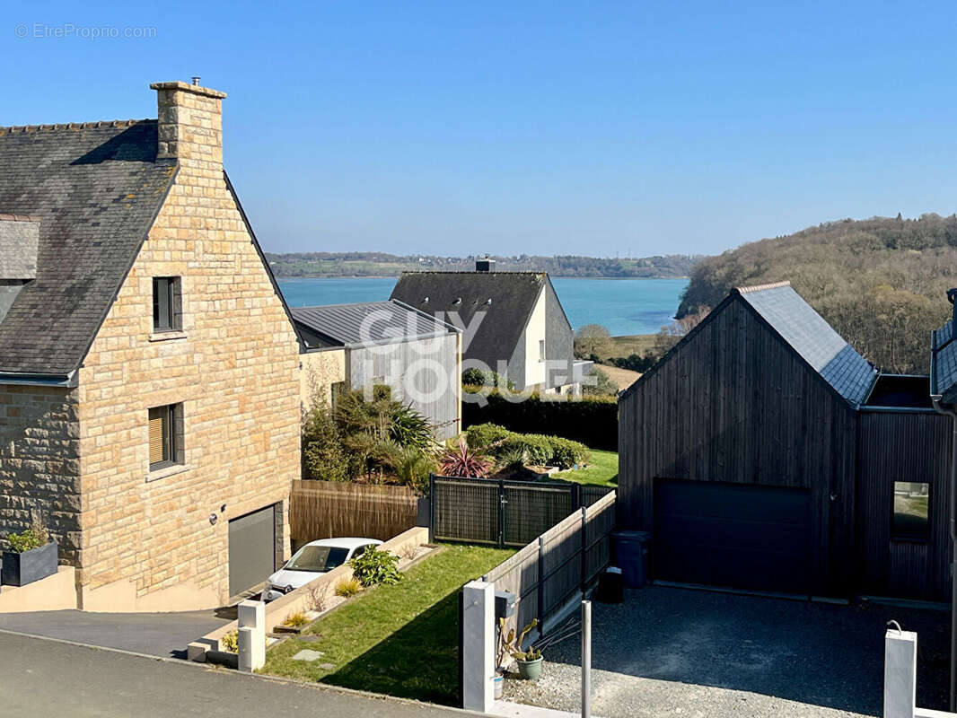 Maison à LANGROLAY-SUR-RANCE