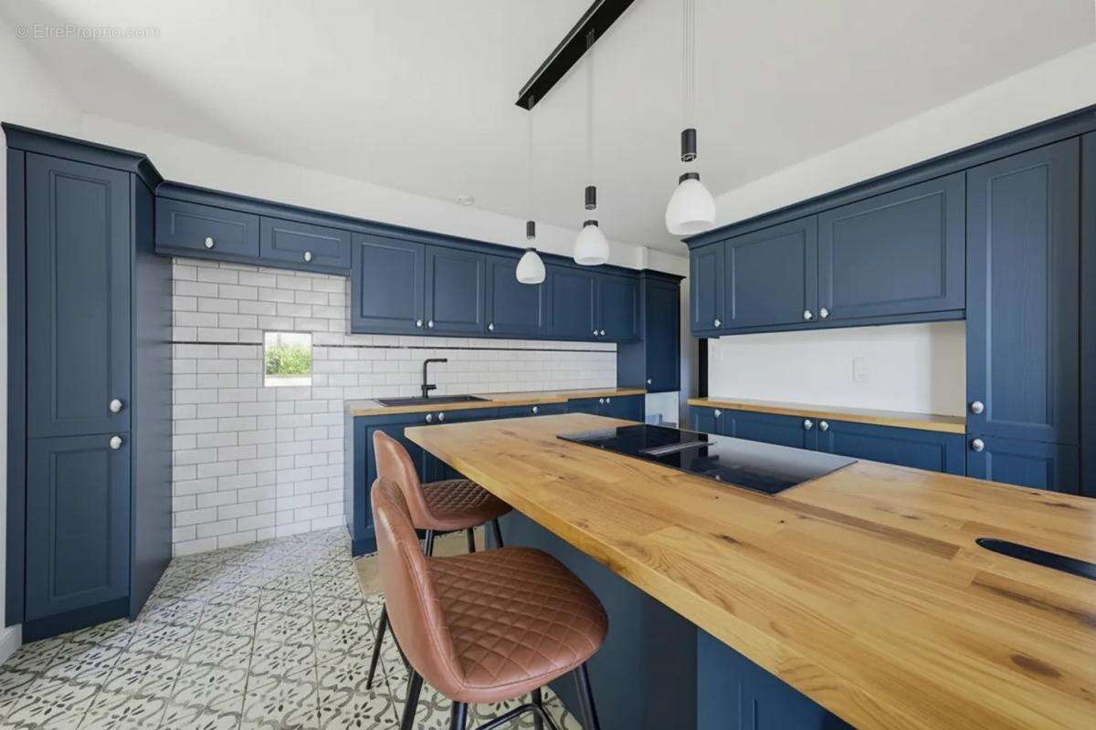 Maison de 6 pièces de 172 m² à Saint-Yzan-de-Soudiac - photo 6