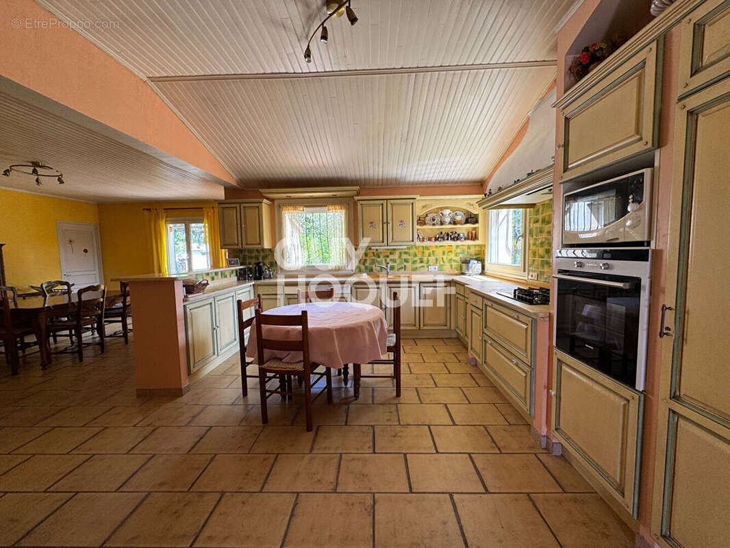 Maison Cavaillon 7 pièce(s) 202 m2 - photo 5