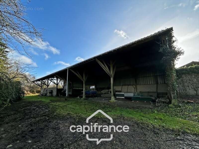 Longère en pierre à rénover avec four à pain du XVIᵉ siècle, grand hangar et 3 000 m² de terrain – Plémet - photo 6