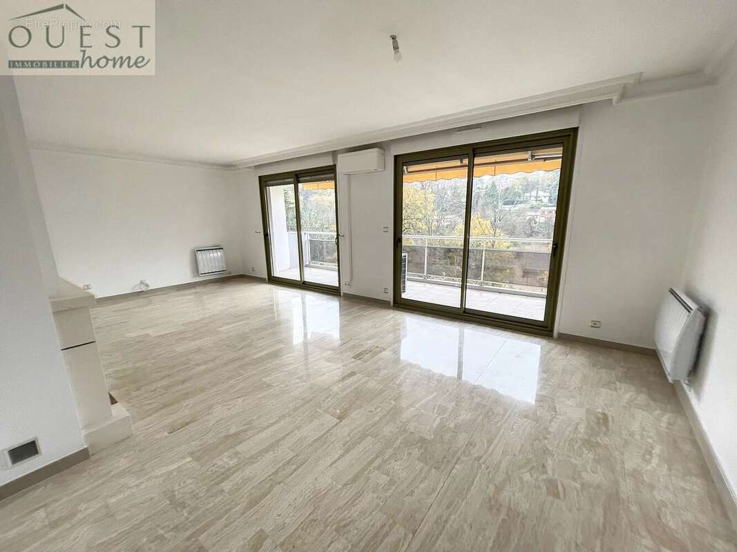 Appartement à CHARBONNIERES-LES-BAINS