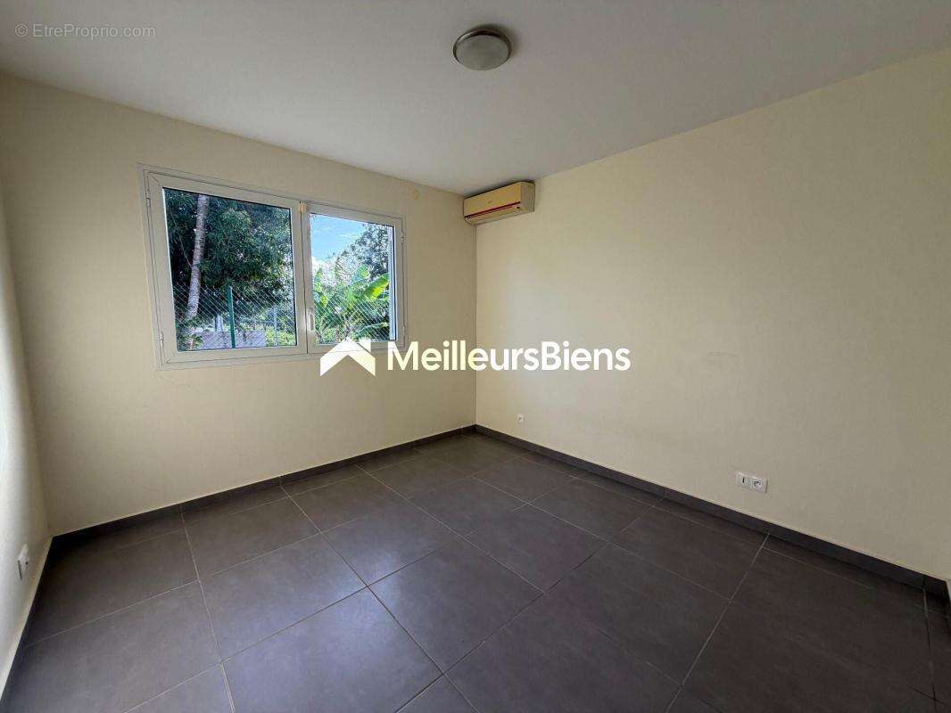 Maison à PETIT-BOURG