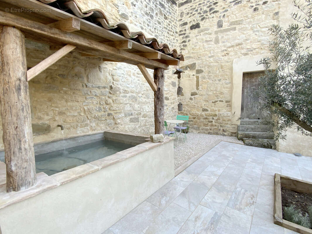 Maison de village en pierre avec terrain et piscine. - photo 2