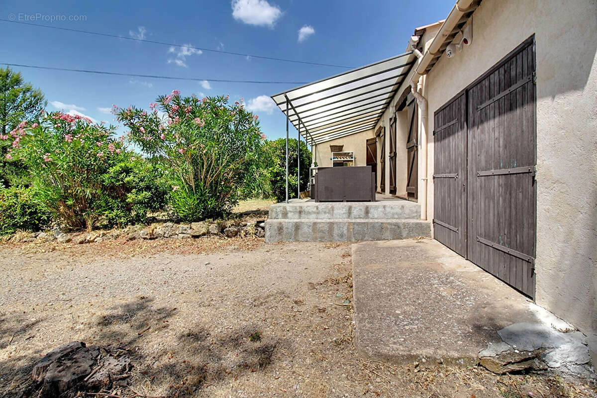 A VENDRE à FLAYOSC en exclusivité Maison de plain-pied 100 m² Piscine Garage sur 2644 m² de terrain - photo 11