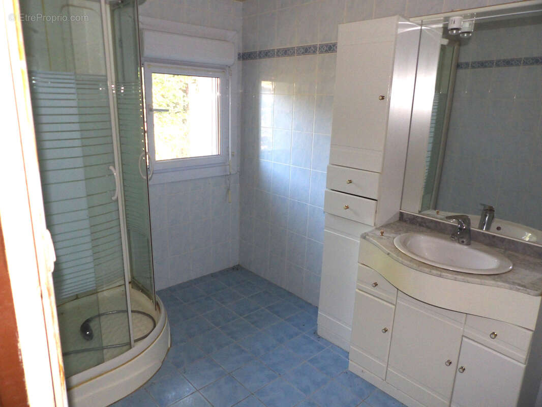 Maison à LES NOUILLERS