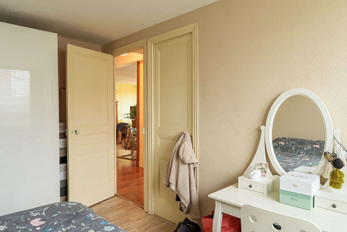CARCASSONNE - PALAIS - GAMBETTA Appartement T3 99 m² avec vue Cité, cave et possibilité de garage - photo 14