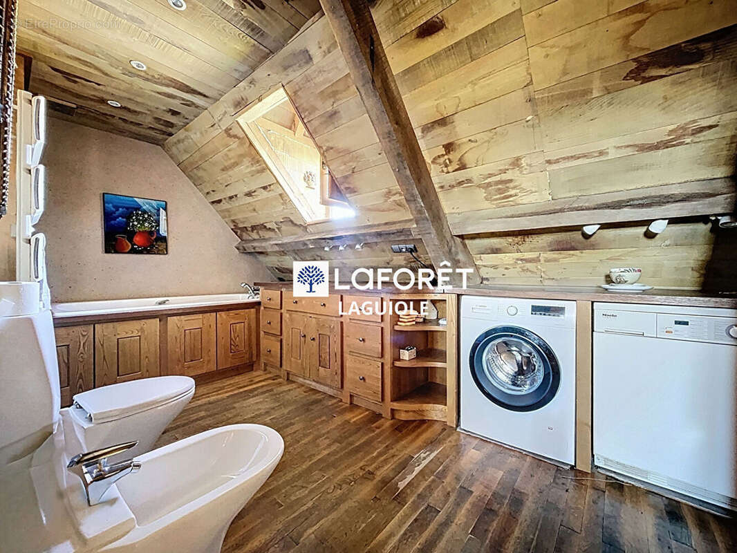 Maison à LACROIX-BARREZ