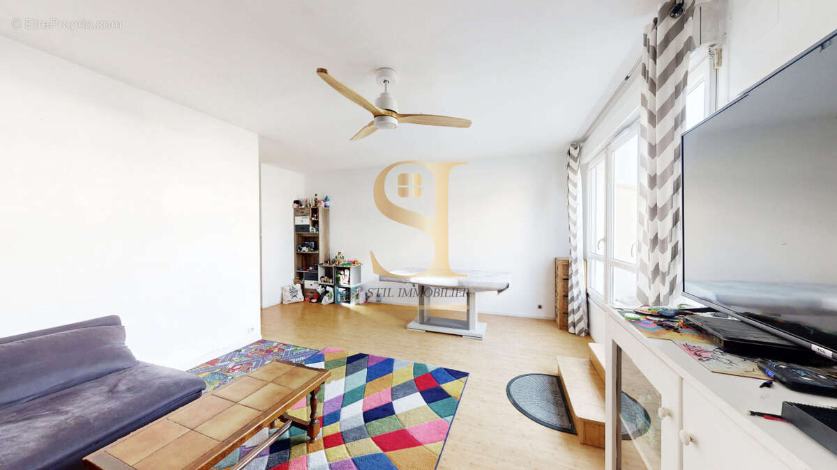 Appartement à COMBS-LA-VILLE