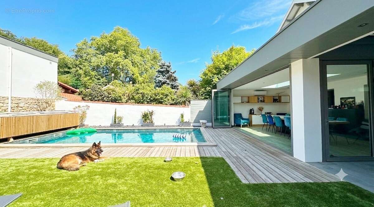 Dax centre-ville  propriété bourgeoise d'exception avec piscine, garages et prestations haut de gamme - photo 2