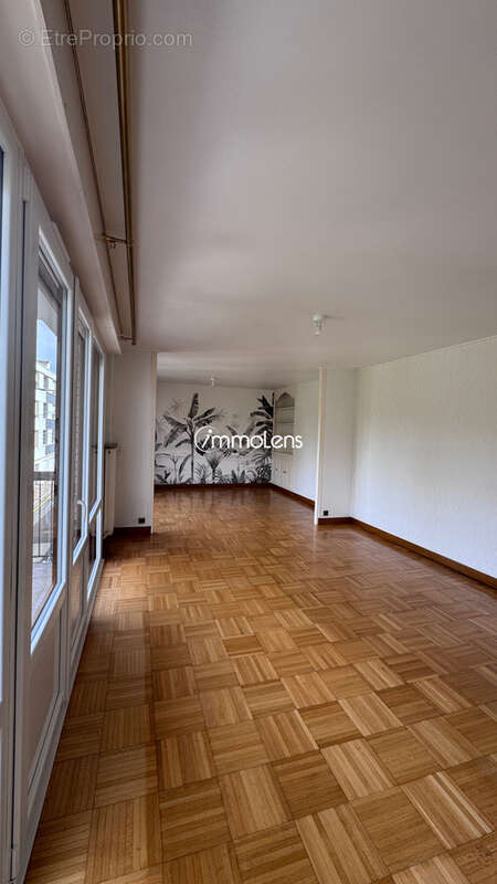 Lens centre appartement t3 4 pieces 89,54 m2 dpe c garage 19,50 m2 balcon 6 m2 cave - photo 16