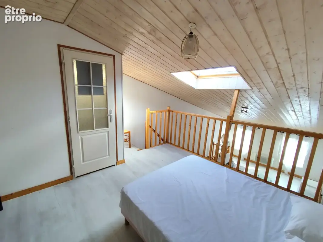 Ensemble immobilier de 108 m2 divisé en 2 logements T2 bis avec garage, cour et balcon - photo 8