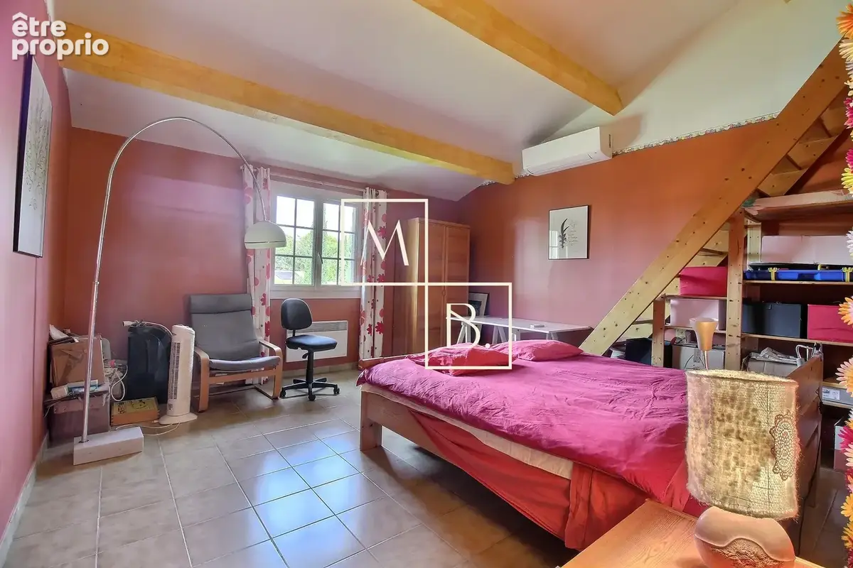 SAINT GENIES DES MOURGUES, Maison 8 pièces de 191m2 avec terrasse, piscine et véranda. - photo 17