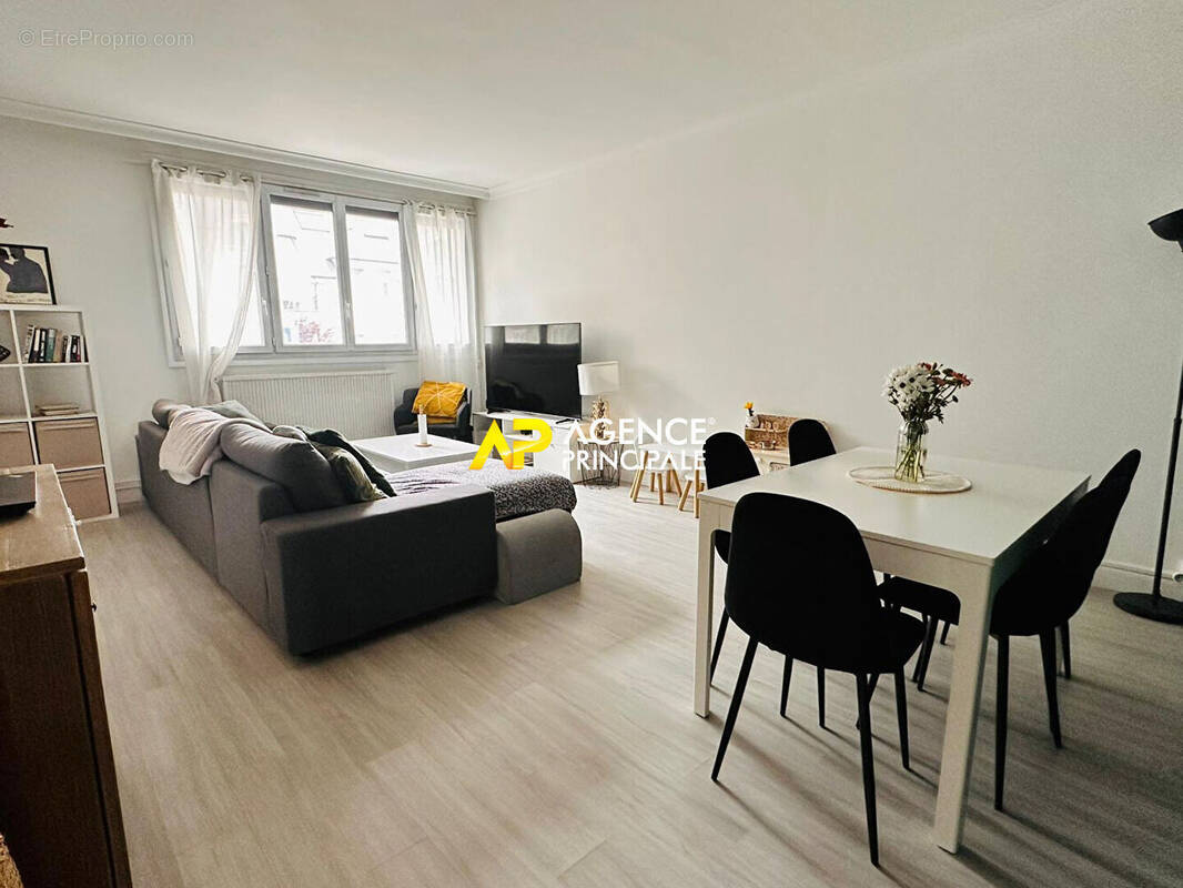 Appartement à SARTROUVILLE