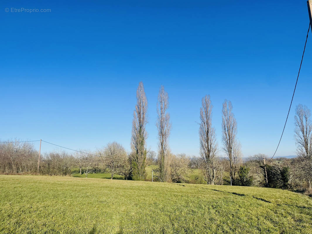 Terrain à TERRASSON-LAVILLEDIEU