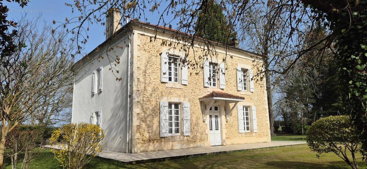 Maison à UCHACQ-ET-PARENTIS