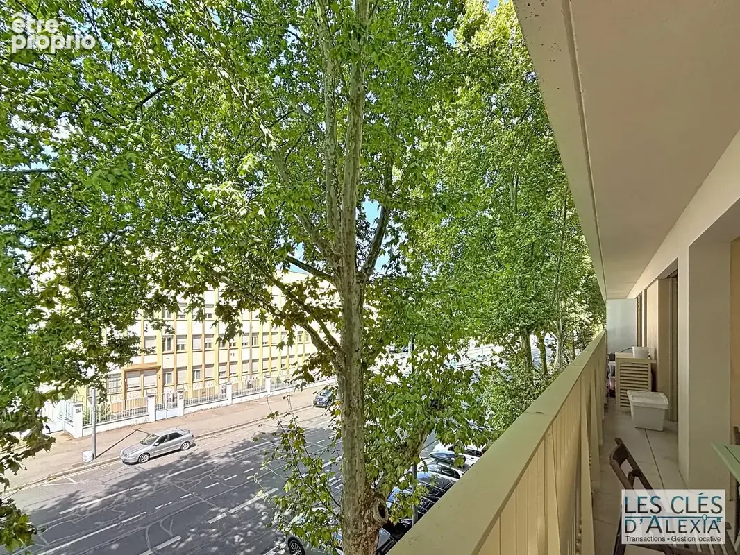 T4 avec balcon et garage double - Lyon 7 - Boulevard Yves Farge - photo 4