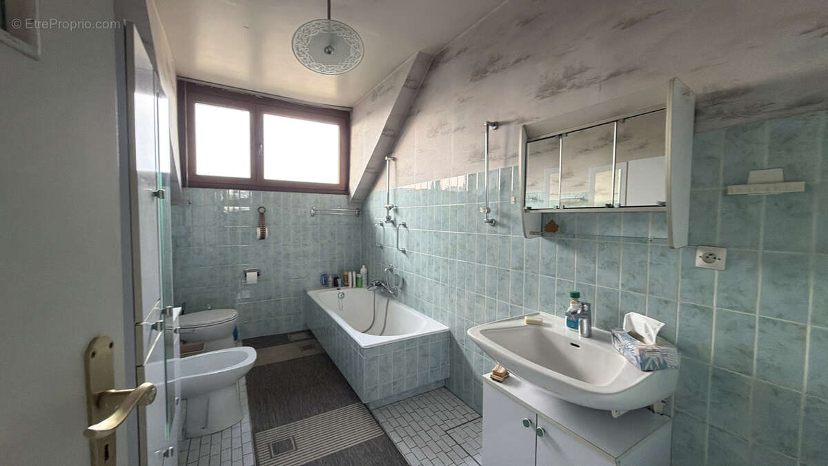 Une maison familiale aux multiples possibilités ! - photo 13
