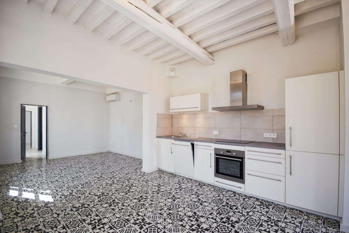 Centre d'Uzès, beau duplex rénové et climatisé - photo 5