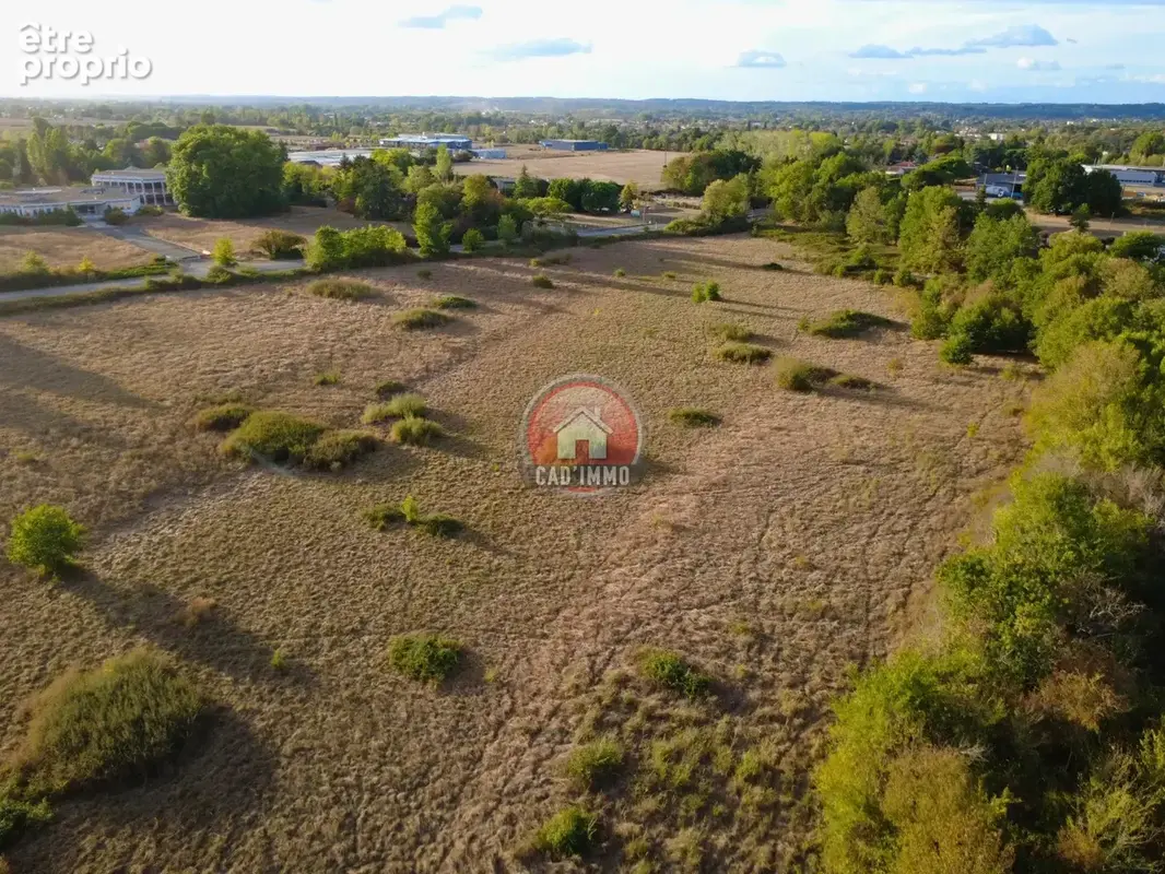 Superbe terrain plat de plus de 5ha - photo 2