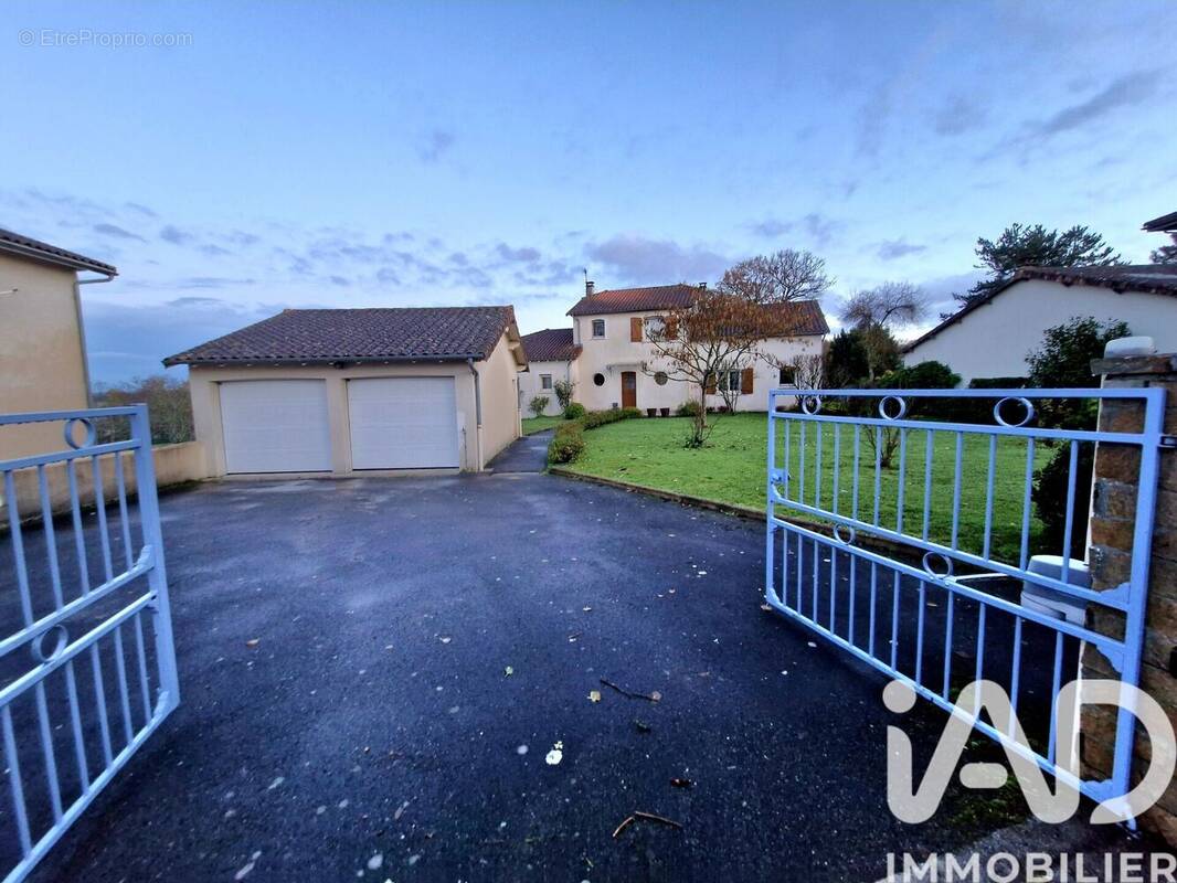 Photo 1 - Maison à SAINT-JUNIEN