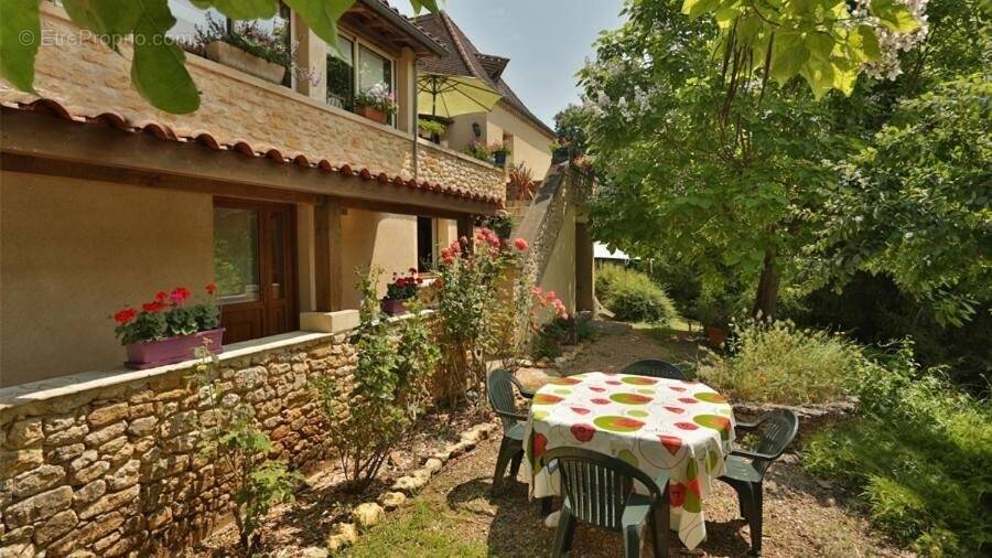 Maison à LE BUISSON-DE-CADOUIN