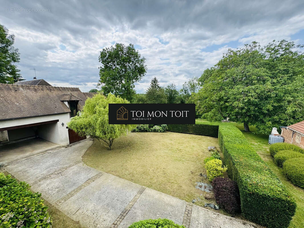 Maison 222 m² à Saint-Witz  - photo 2