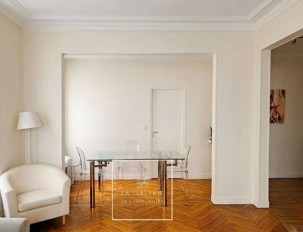 Appartement à PARIS-16E