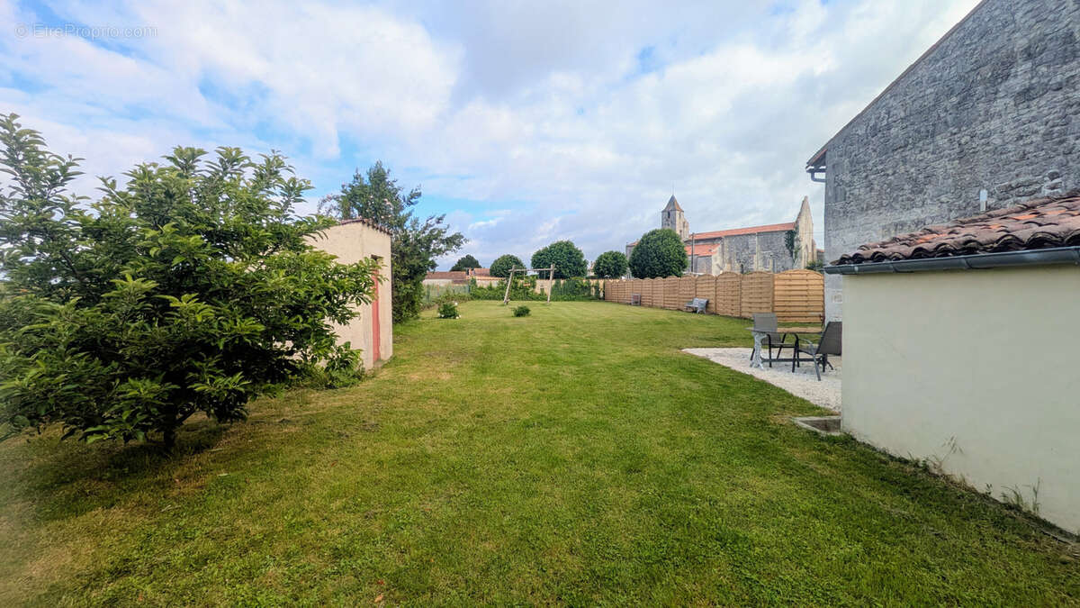 Maison à SAINTES
