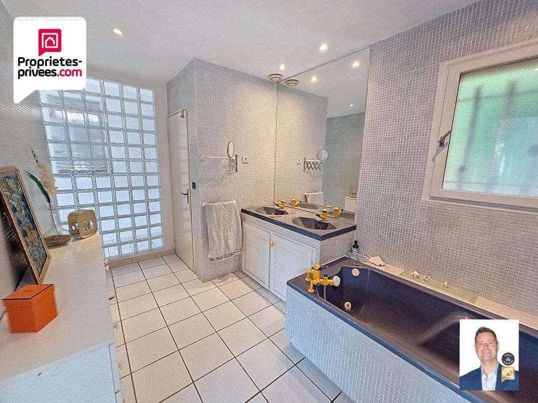 Maison à SAINT-CEZAIRE-SUR-SIAGNE