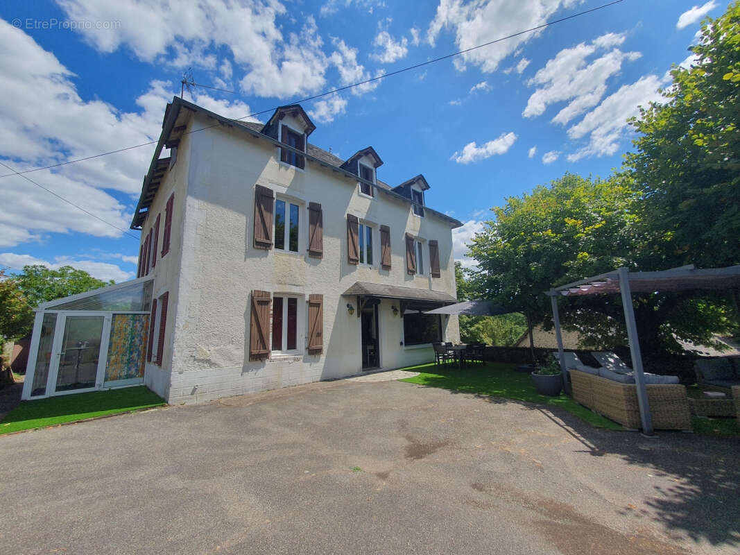 Propriété de caractére,  autrefois hôtel-restaurant bien située, proche village de gimel-les-cascades - photo 21