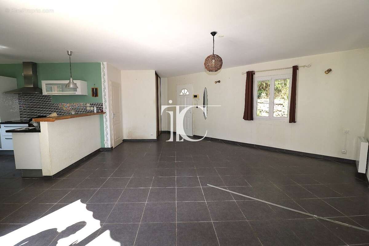 Villa plain pied sur 490 m² clos avec jolie vue - photo 5