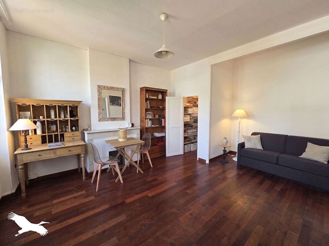 Appartement à MARSEILLE-1E