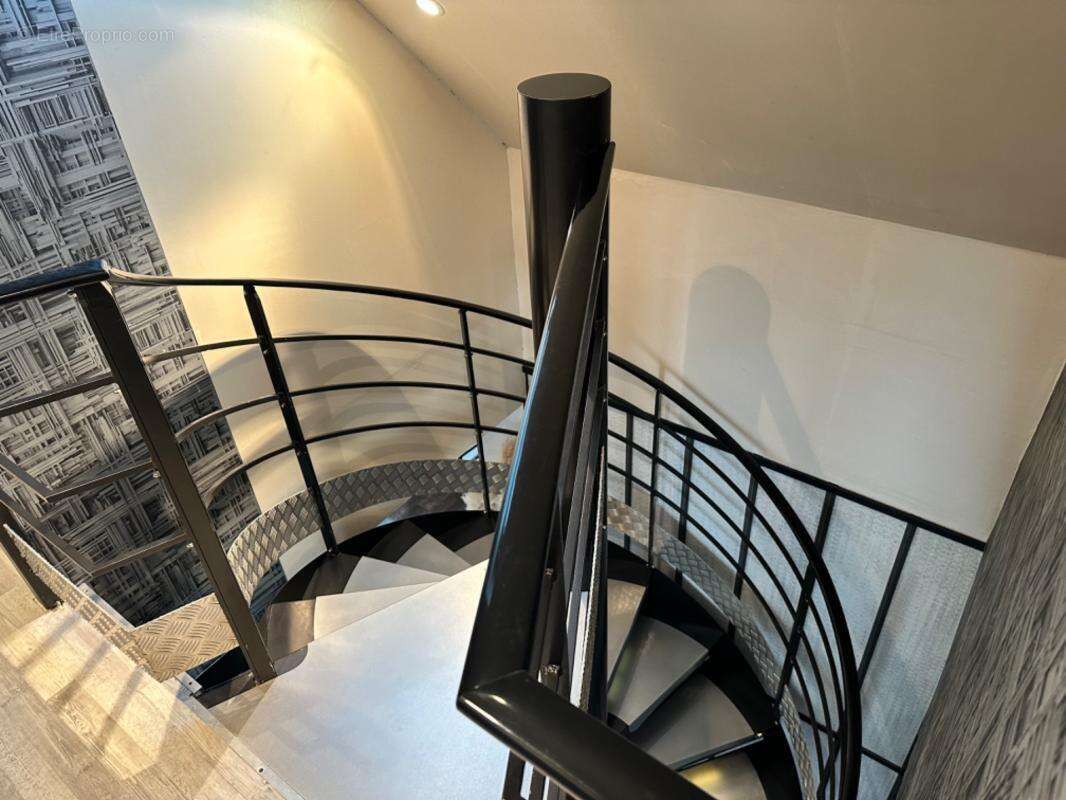 Magnifique maison contemporaine de 300 m² avec piscine intérieure et 5 chambres - photo 52