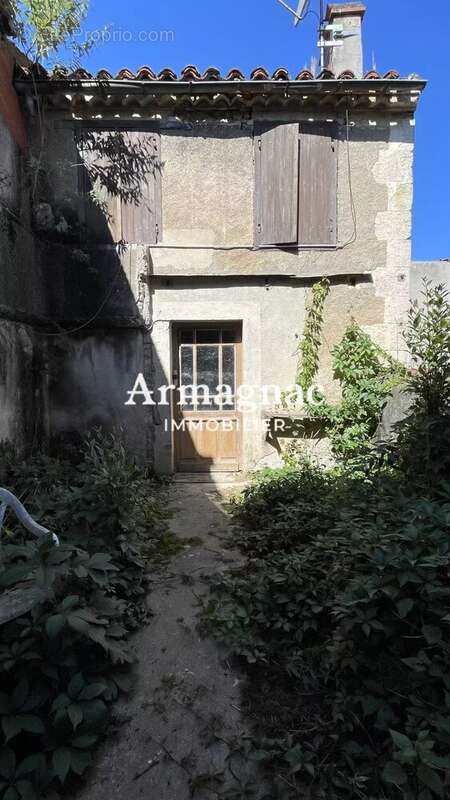 Maison à VIC-FEZENSAC