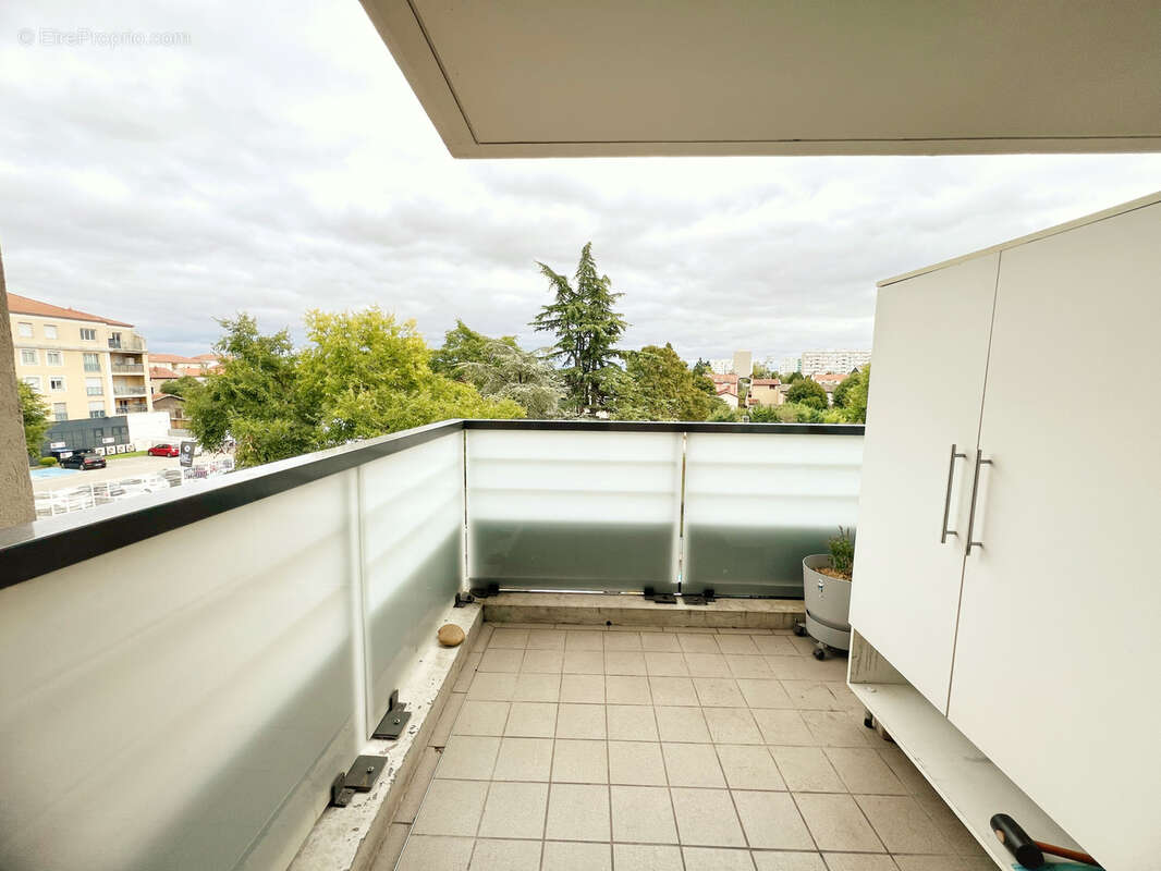 Appartement à PIERRE-BENITE
