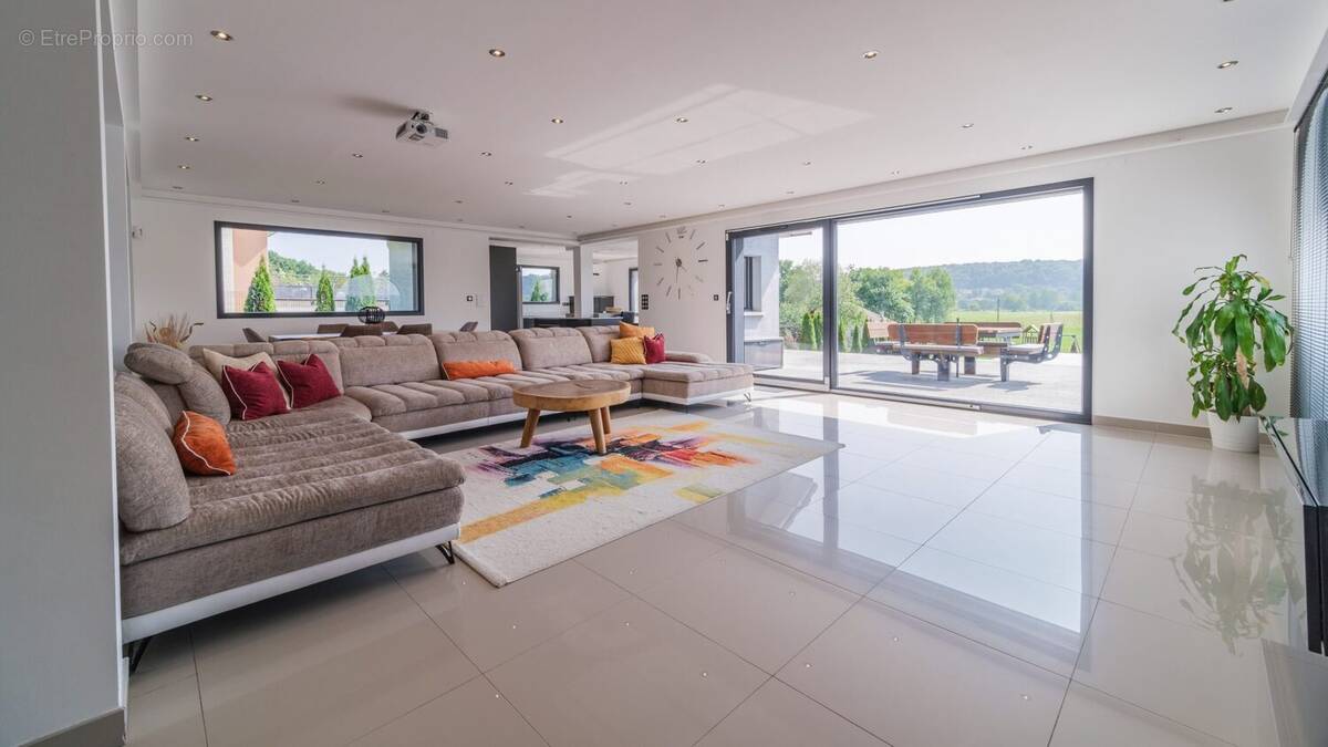 Maison à L&#039;ISLE-SUR-LE-DOUBS