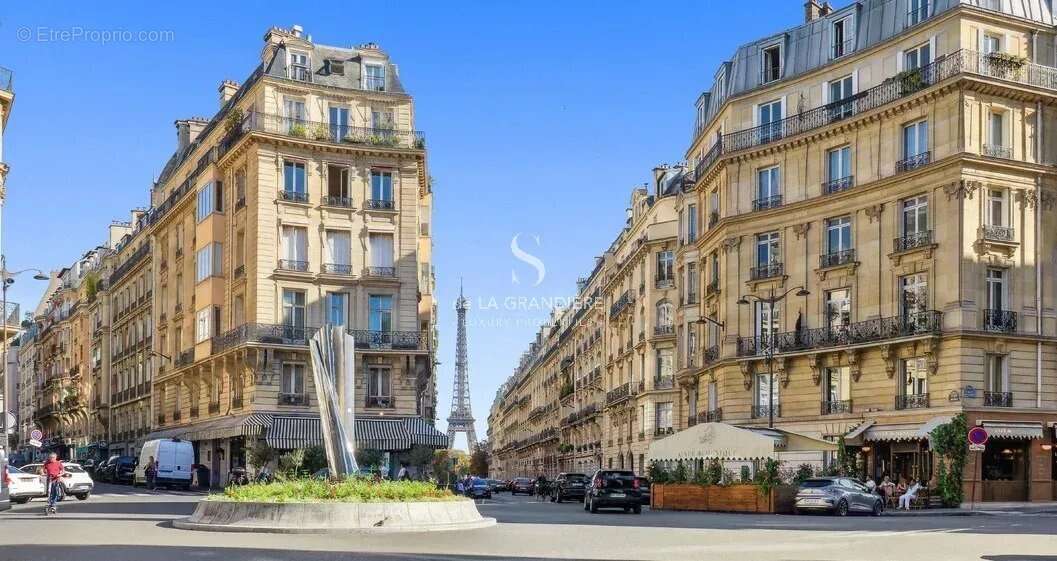 Appartement à PARIS-16E